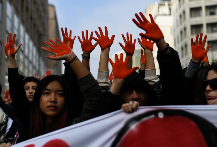 İtalya'da öğrenciler hükumetin eğitim politikasını protesto etti