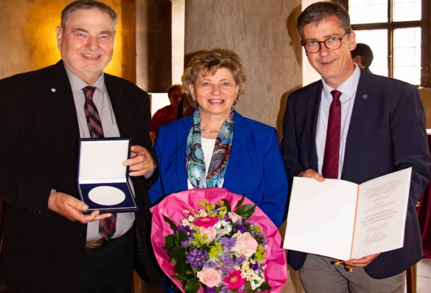 Bernhard Schlereth mit Medaille des Oberbürgermeisters ausgezeichnet