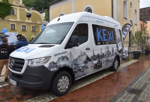 KEXI_BadAbbach_Teugn: Dieser KEXI-Kleinbus des Busunternehmens Watzinger wird künftig in Bad Abbach und Teugn unterwegs sein.  Margarita Limmer, Landratsamt Kelheim